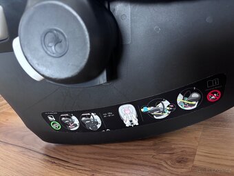 CYBEX Dětská autosedačka Aton B2-i-Size + Base One - 9