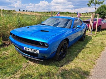 Dodge challenger R/T 5.7 HEMI V8 - 9