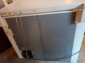 Pultový mrazák Whirlpool WHE 25352 F, objem 255 litrů - 9