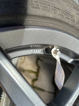 Alu kola + Pneu Borbet pro Audi A6 4K C8 18" zimní - 9