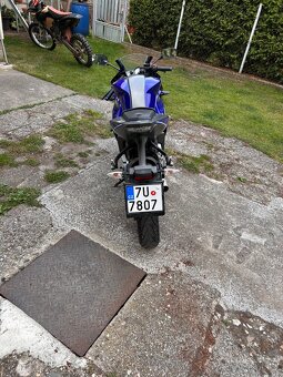 Yamaha yzf r125 - 9