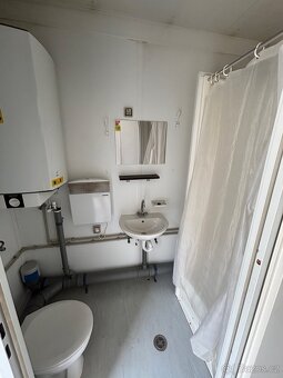 Obytný kontejner s kuchyní / WC a sprchou a mřížemi - 9