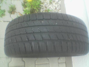 Prodej starších zimních pneumatik KUMHO 235-50-17. 6-7 mm. - 9