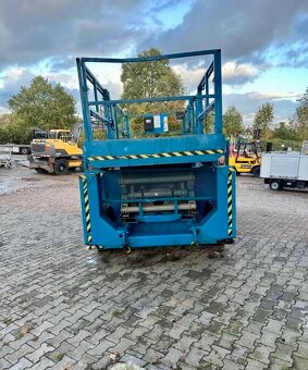 TERÉNNÍ NŮŽKOVÁ PLOŠINA GENIE GS 3384 RT - 9