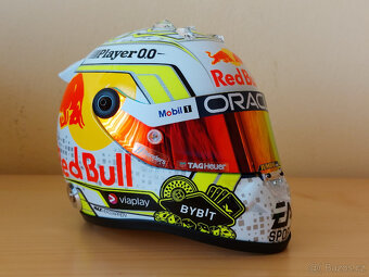 Predám Max Verstappen 2023 Red Bull Las Vegas F1 helma 1:2 - 9