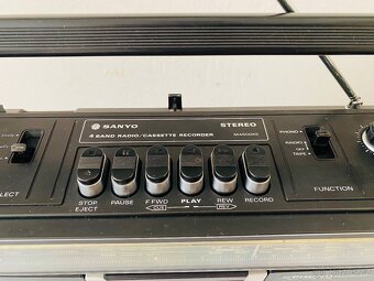 Radiomagnetofon/boombox Sanyo M4500KE, rok 1980 - 9