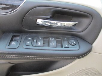 CHRYSLER TOWN & COUNTRY 3,6L V6 211kw LPG odp. DPH 2015 - 9