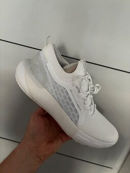Under Armour Hovr Phantom 3 SE boty - 9