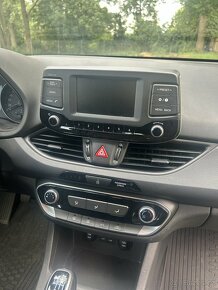 Hyundai i30 1.6 CRDi 2018 - 9