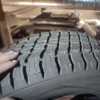 Prodám sadu ALU kol rozteč 5x127 na Jeep grand Cherokee wj - 9