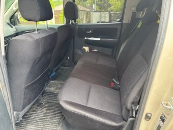 Toyota Hilux 3.0 4x4 manuál - 9
