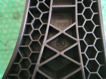 držák loketní opěrky Škoda Fabia III, Rapid, Seat Toledo - 9
