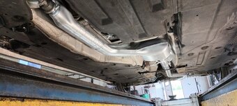 Prodám Jaguar XE 2,0 D 120kw r.v 2017 - 9