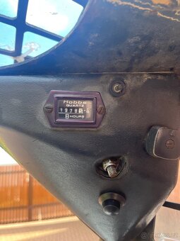 Smykový nakladač Bobcat 543 - 9