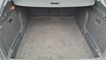 Škoda Superb 1.6 CR TDI Comfort+ NAVI - 9