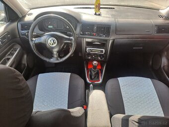 Volkswagen Golf IV 1.6 - 9