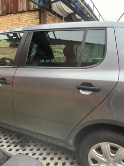 Škoda Fabia 2 2013 1.2 51 KW CGPA LF8L 2G2G blatník, dveře - 9