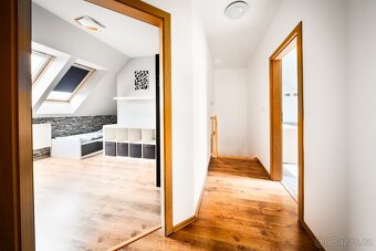 Prodej rodinný dům CP 343 m2 s garáží, zděnou pergolou a zah - 9