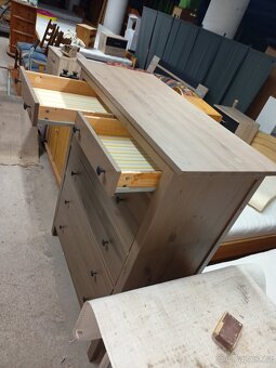 Prodám hezkou komodu IKEA HEMNES z masivu - 9