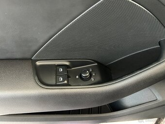 Audi A3 2.0 TDI 110kW,S-LINE,SERVISKA - 9