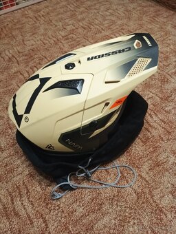 Nová Cassida,vel L - 9