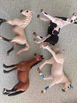 Schleich koně 70-80 Kč ,postavy 70 - 9