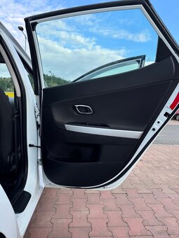 Kia Ceed - 9