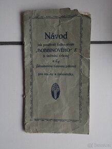 100 let starý starožitný skříňový šicí stroj BOBBIN - 9