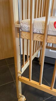 Dřevěná dětská postýlka české značky - 9