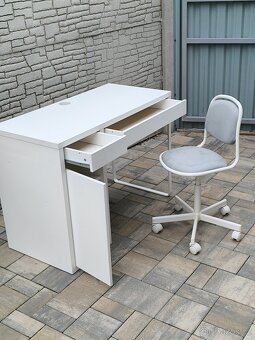 Prodám psací stůl IKEA + Dvě dětské židle - 9