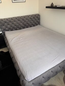 Manželská postel KARE Design - 9