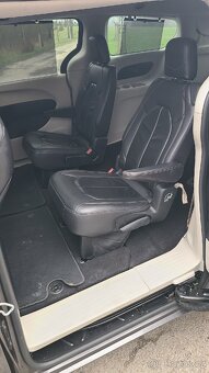 Chrysler Pacifica Touring L - 9
