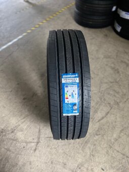 315/80 r22,5 Záběrové pneu 315/80 r22,5 - 9