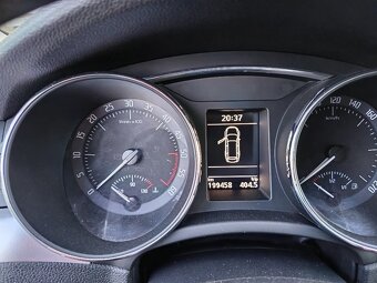 Škoda Superb 2 2.0TDI 103kw DSG 5/2012 původ ČR - 9