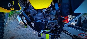Suzuki RM 250 2t rok 1999 top stav - 9