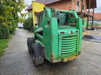 Smykový nakladač Case 85xt vaha 4 nosnost 2T - 9