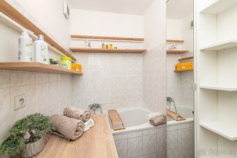 Vybavený byt 1+1 s klimatizací a zahradou - 9