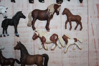 Figurky koní Schleich VI - 9