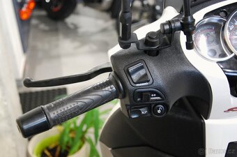 Piaggio Beverly 350 ABS + ASR - 9