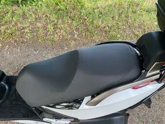 Kymco Grand Dink 300i - 9