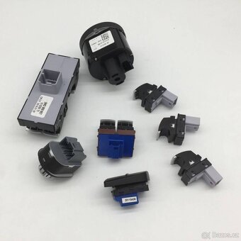 Vypínače svetiel a stahovanie okien pre ŠKODA a VOLKSWAGEN - 9