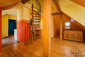 Pronájem bytu 2 + 1 o rozloze 70 m2 s terasou ve vile v Tepl - 9