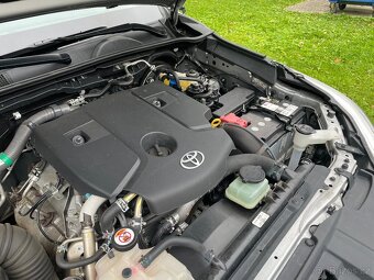 Prodám Toyota Hilux 2,4 Executive - 9