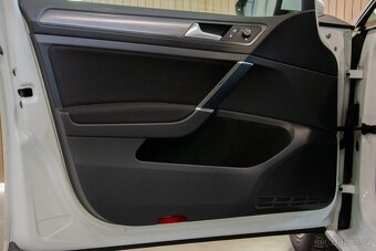 VOLKSWAGEN E-GOLF - 9