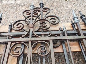 Starý železný plot, plotové dílce - 9