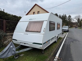 Prostorný rodinný karavan Eifelland Holiday, 3 palandy - 9