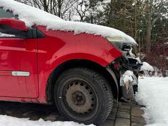 Prodám havarovaný Renault Clio Grandtour 1.2 benzín (55 kW), - 9