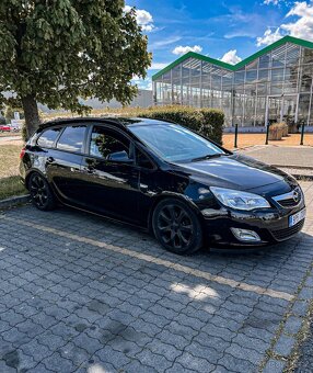 Opel Astra J Sports Tourer ve verzi 1.4 Turbo. - 9