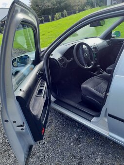 Volkswagen Golf, 1,6i 74KW, klima, r.v. 1999 - 9