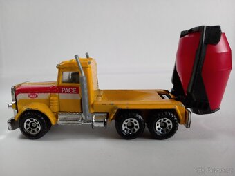 MATCHBOX - 1981 PETERBILT DOMIEŠAVAČ,1981 PETERBILT CISTERNA - 9